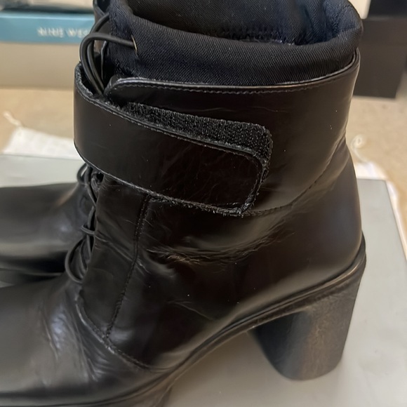 Nine West black ankle boot tie -up front with Velcro strap - Picture 3 of 5